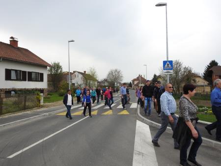 Pohod po novozgrajenih pločnikih 53